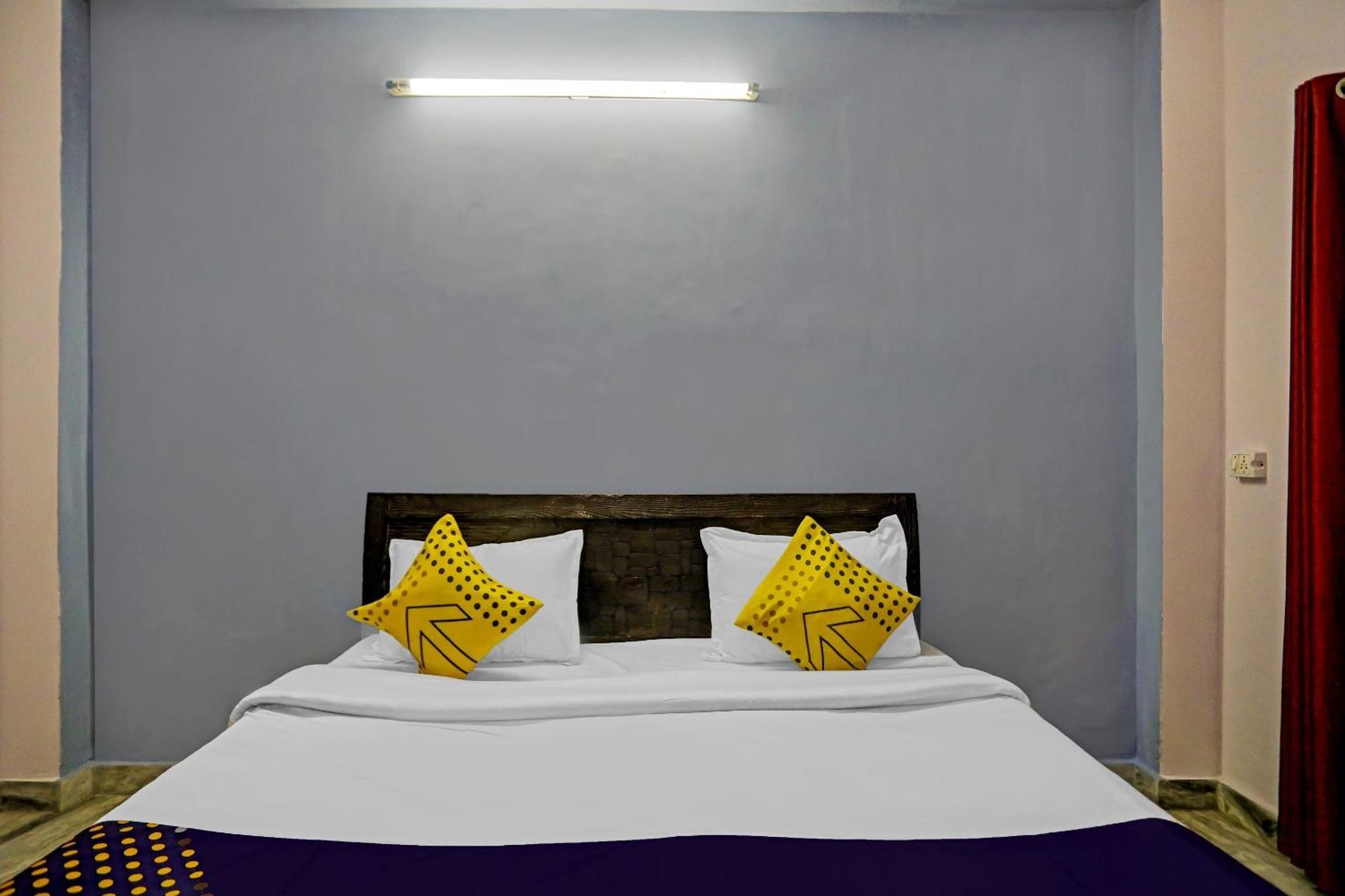 Spot On Raj Hotel Vip Near Worlds Of Wonder Kālkāji Devi Eksteriør bilde