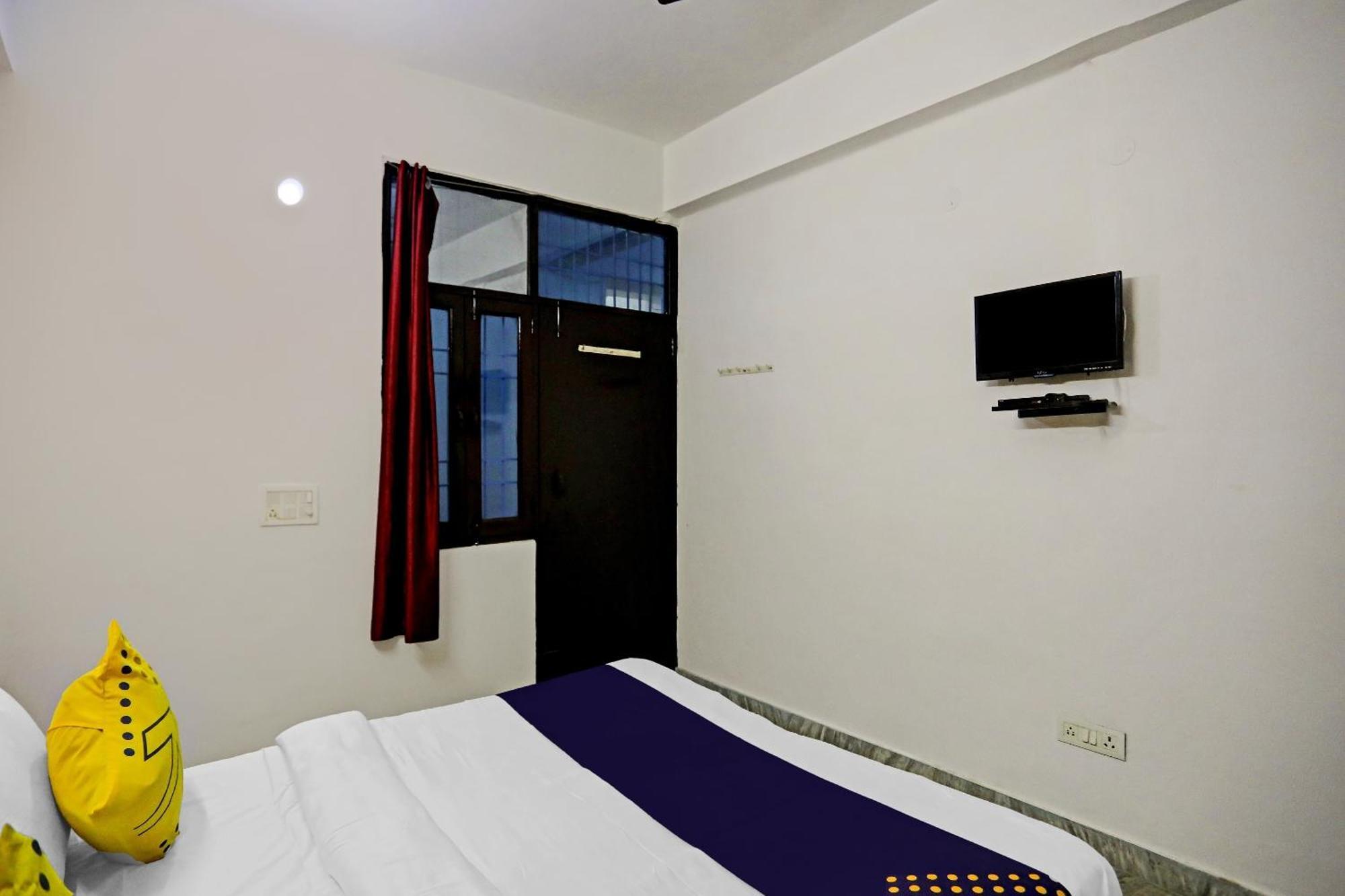 Spot On Raj Hotel Vip Near Worlds Of Wonder Kālkāji Devi Eksteriør bilde