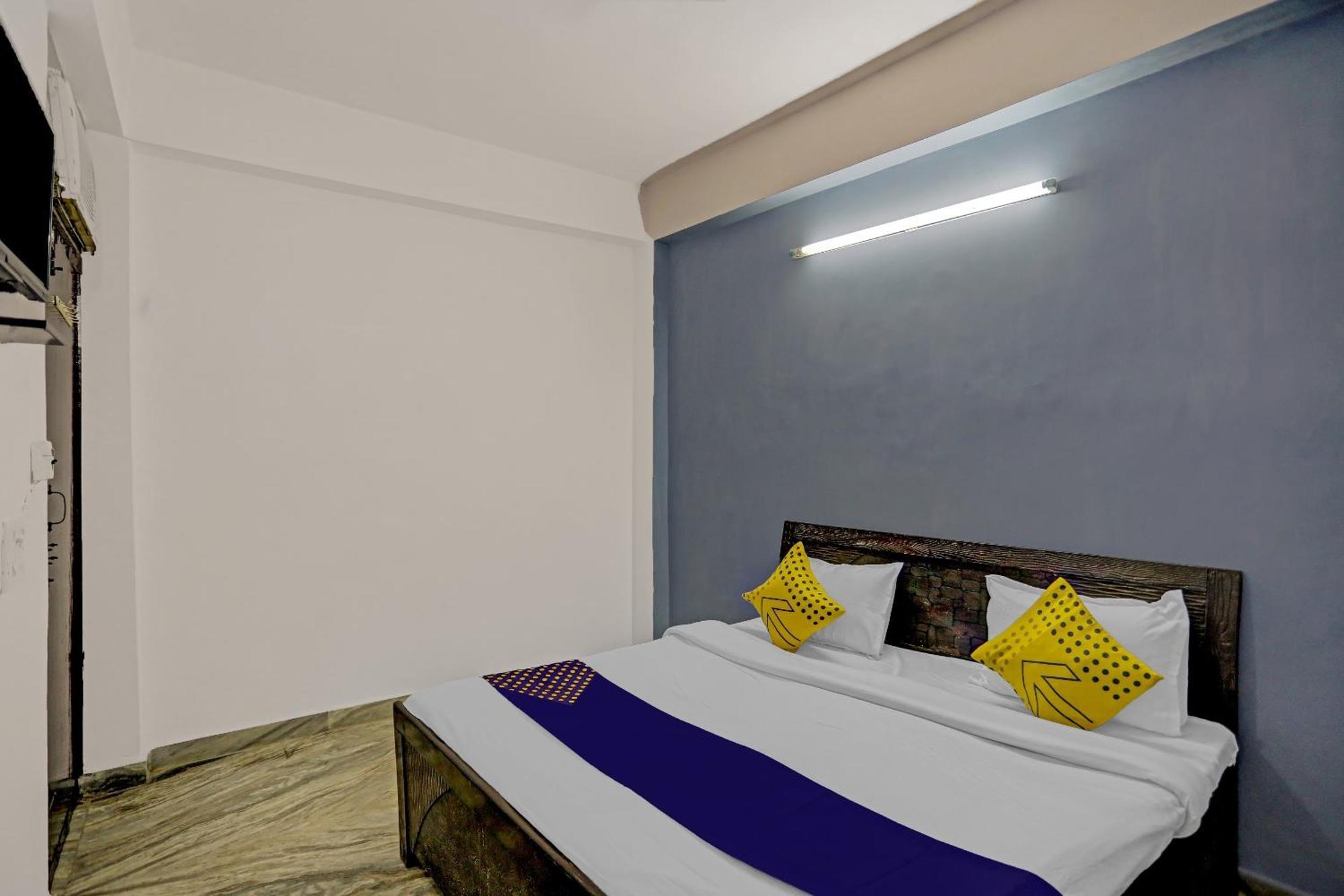 Spot On Raj Hotel Vip Near Worlds Of Wonder Kālkāji Devi Eksteriør bilde