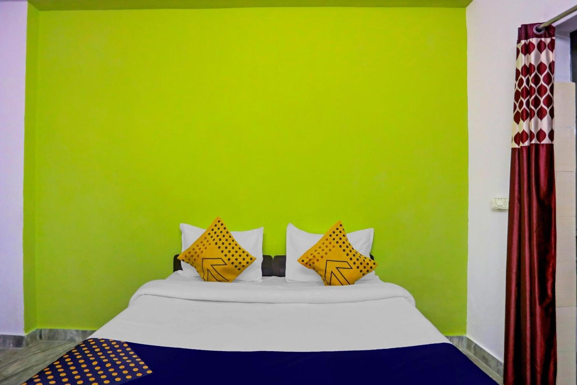 Spot On Raj Hotel Vip Near Worlds Of Wonder Kālkāji Devi Eksteriør bilde